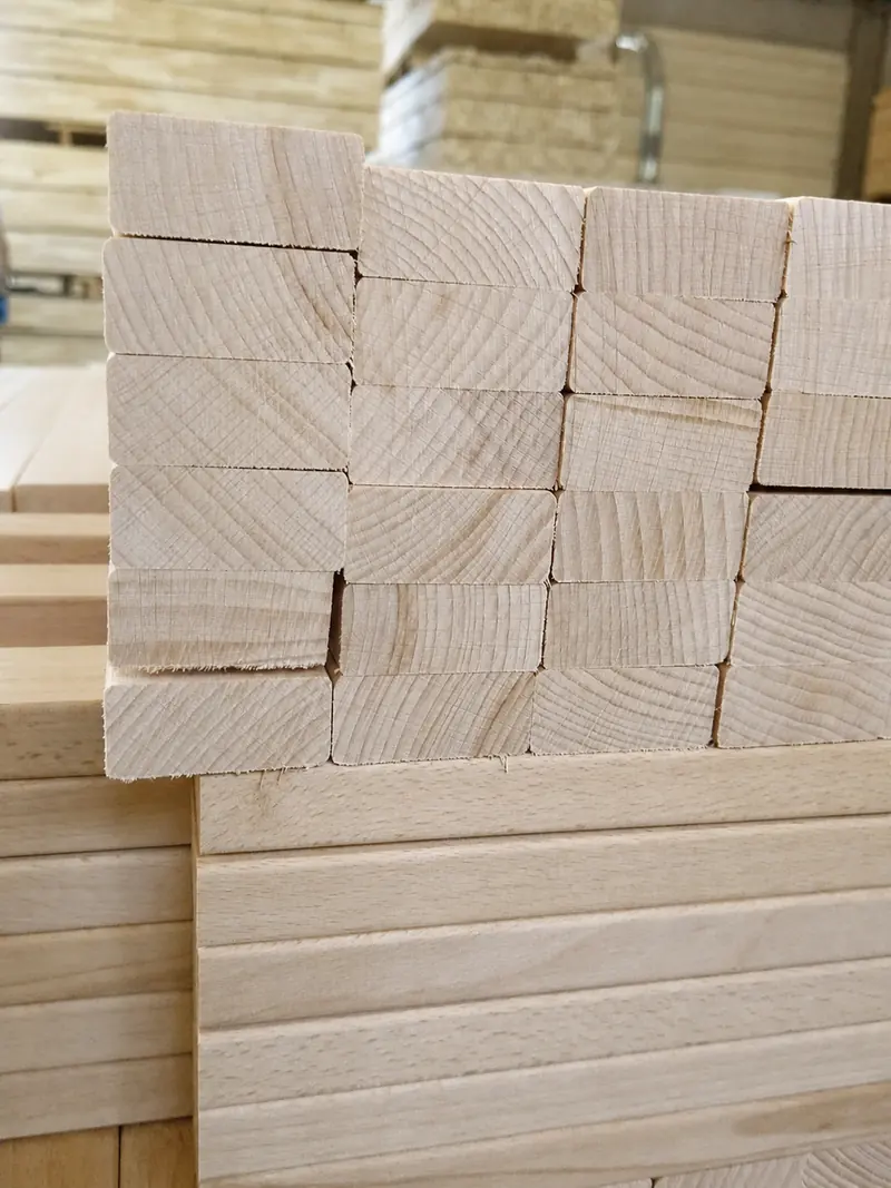 End-grain of squared beech blanks resting on planed lattoflex slats