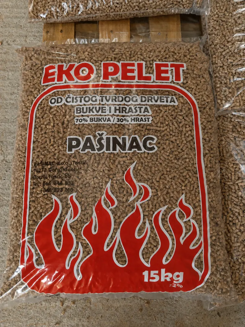 Close-up of a 15 kg Pašinac Eko Pelet bag of 6 mm beech and oak wood pellets